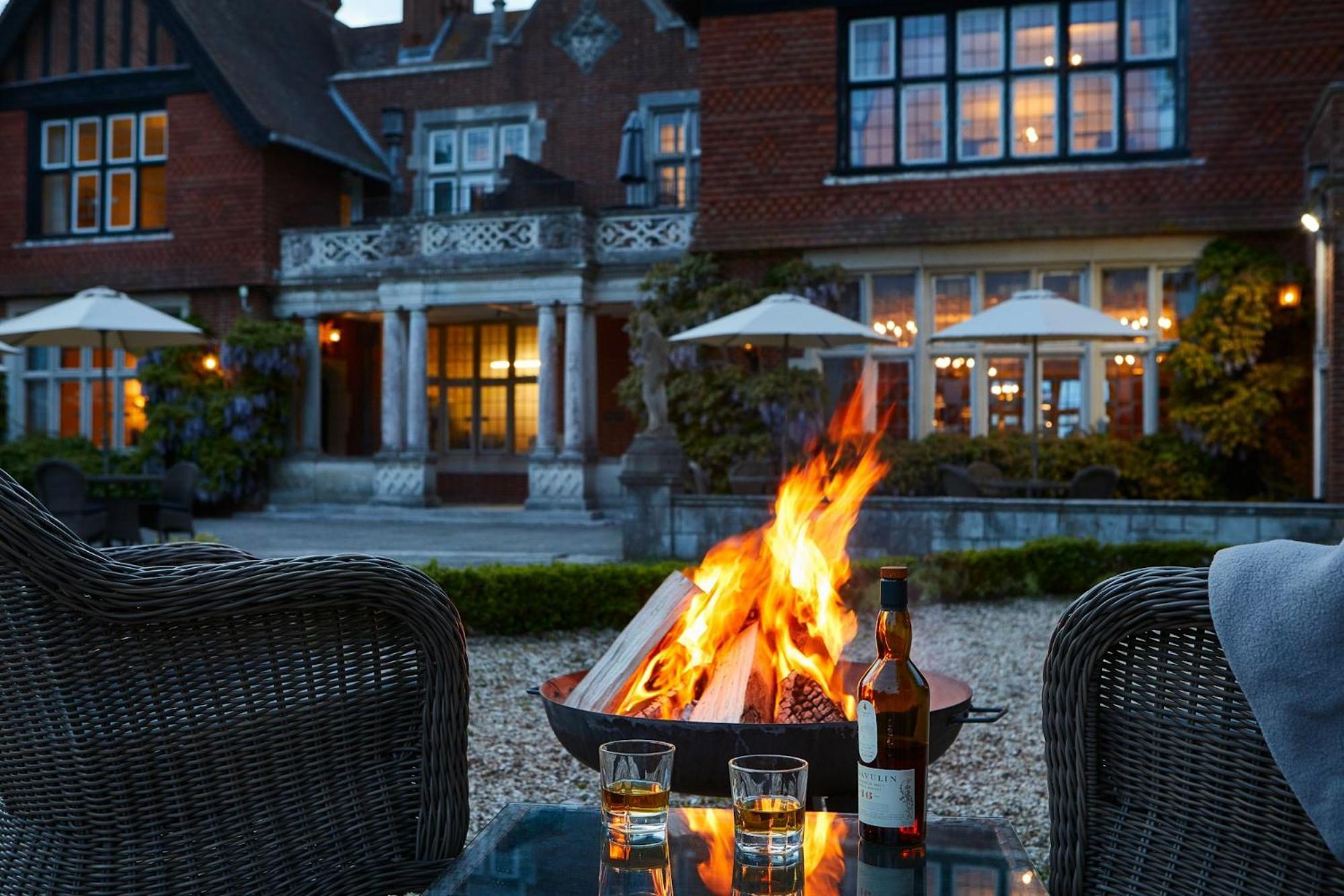 Macdonald Elmers Court Hotel Lymington Exterior foto